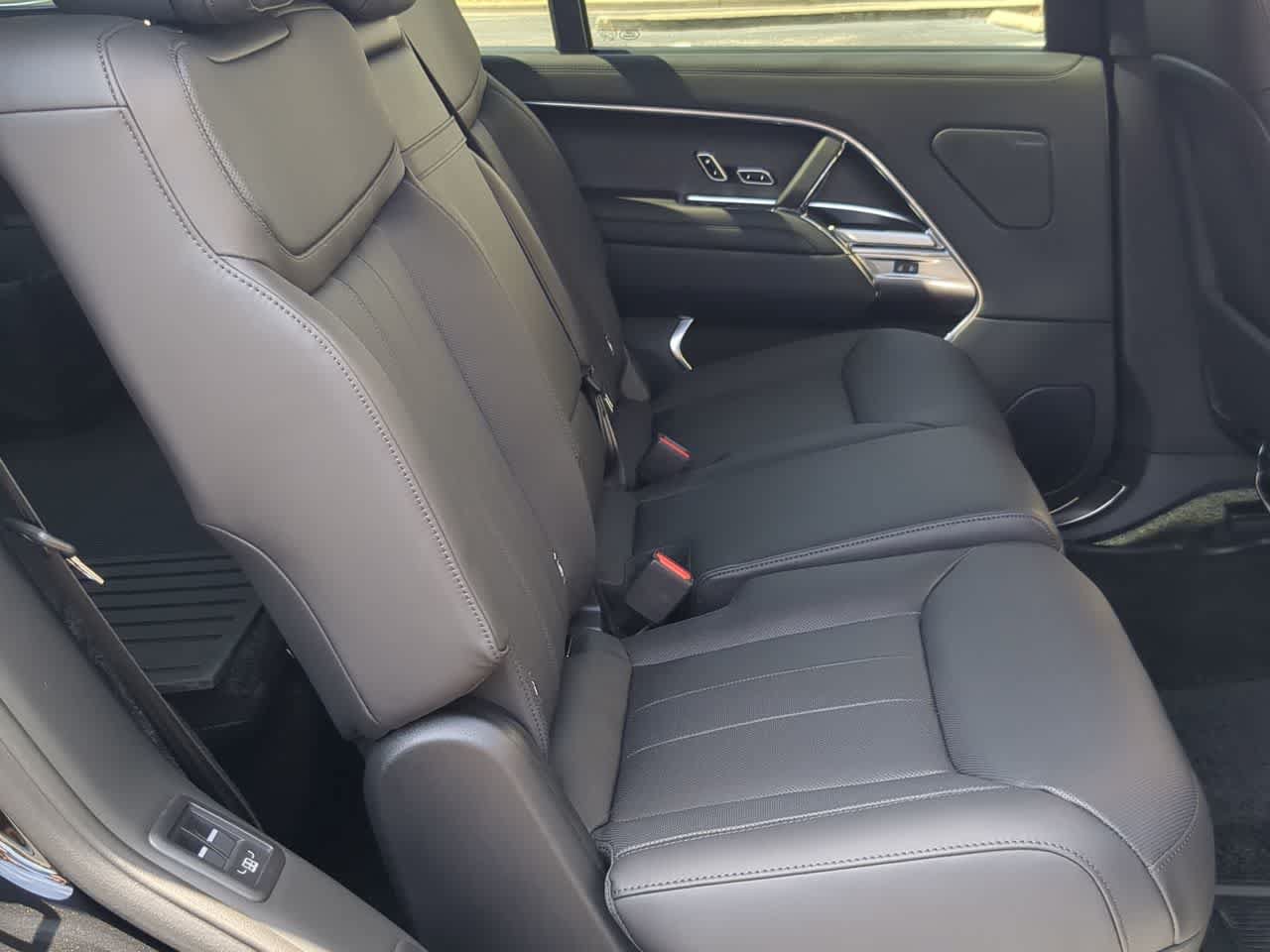 New 2026 Land Rover Range Rover Long Wheelbase SE AWD/4WD image 21