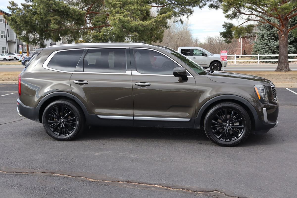 Used 2020 Kia Telluride SX w/ SX Prestige Package image 3