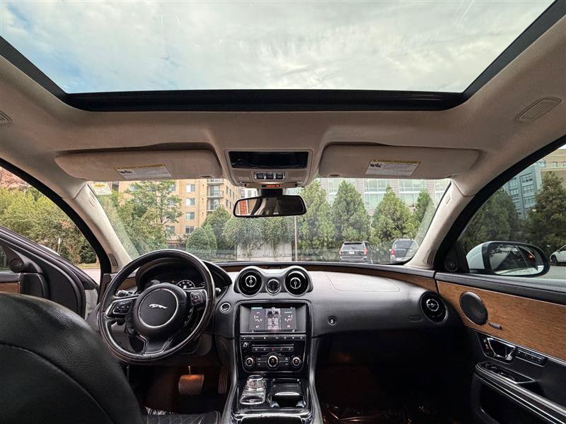 Used 2016 Jaguar XJ L Supercharged RWD image 30