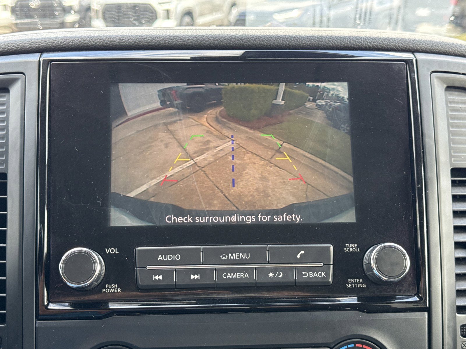 Used 2022 Nissan Titan SV image 22