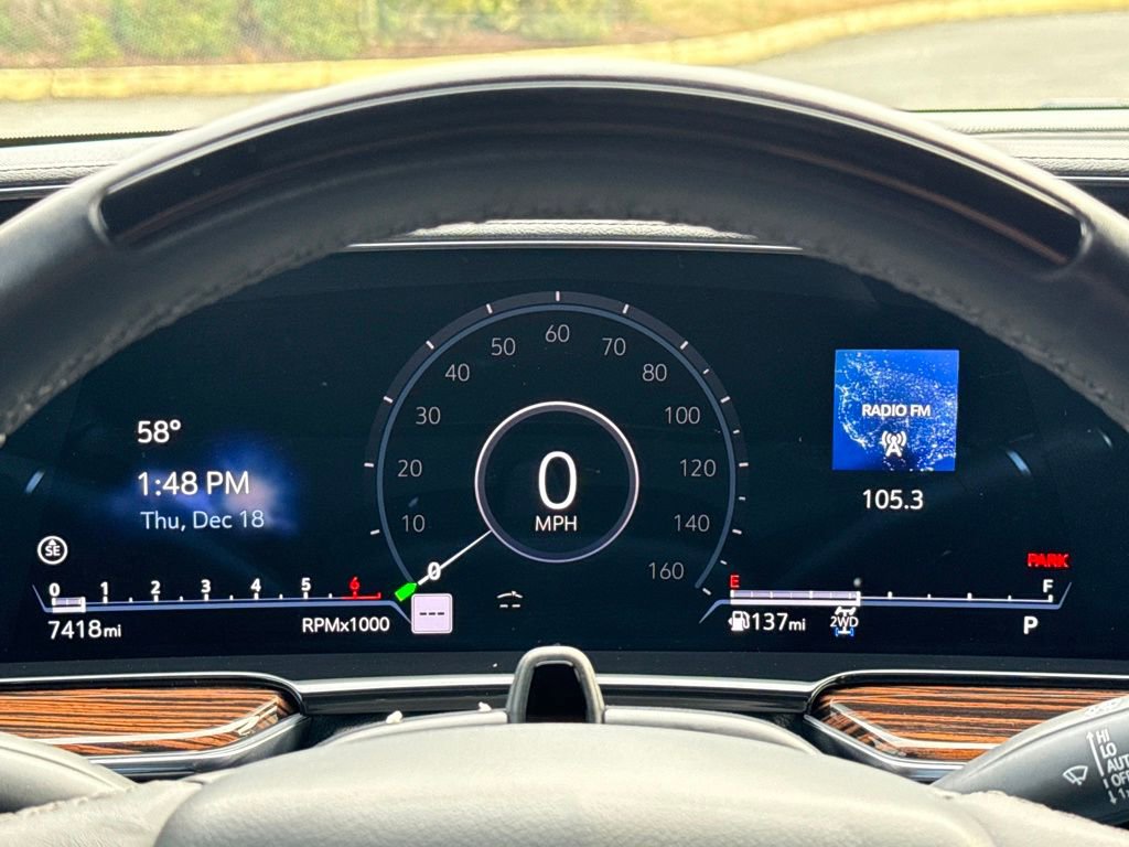 Used 2024 Cadillac Escalade ESV Premium Luxury image 15