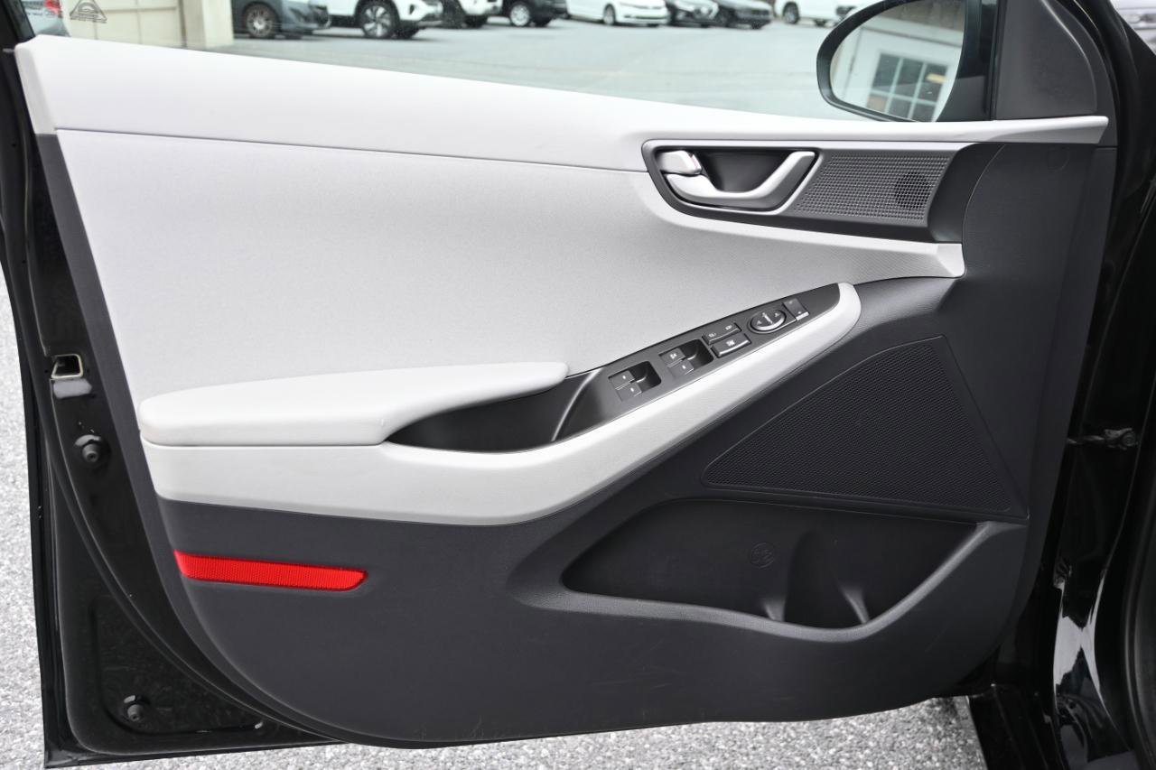 Used 2020 Hyundai Ioniq Blue FWD image 17