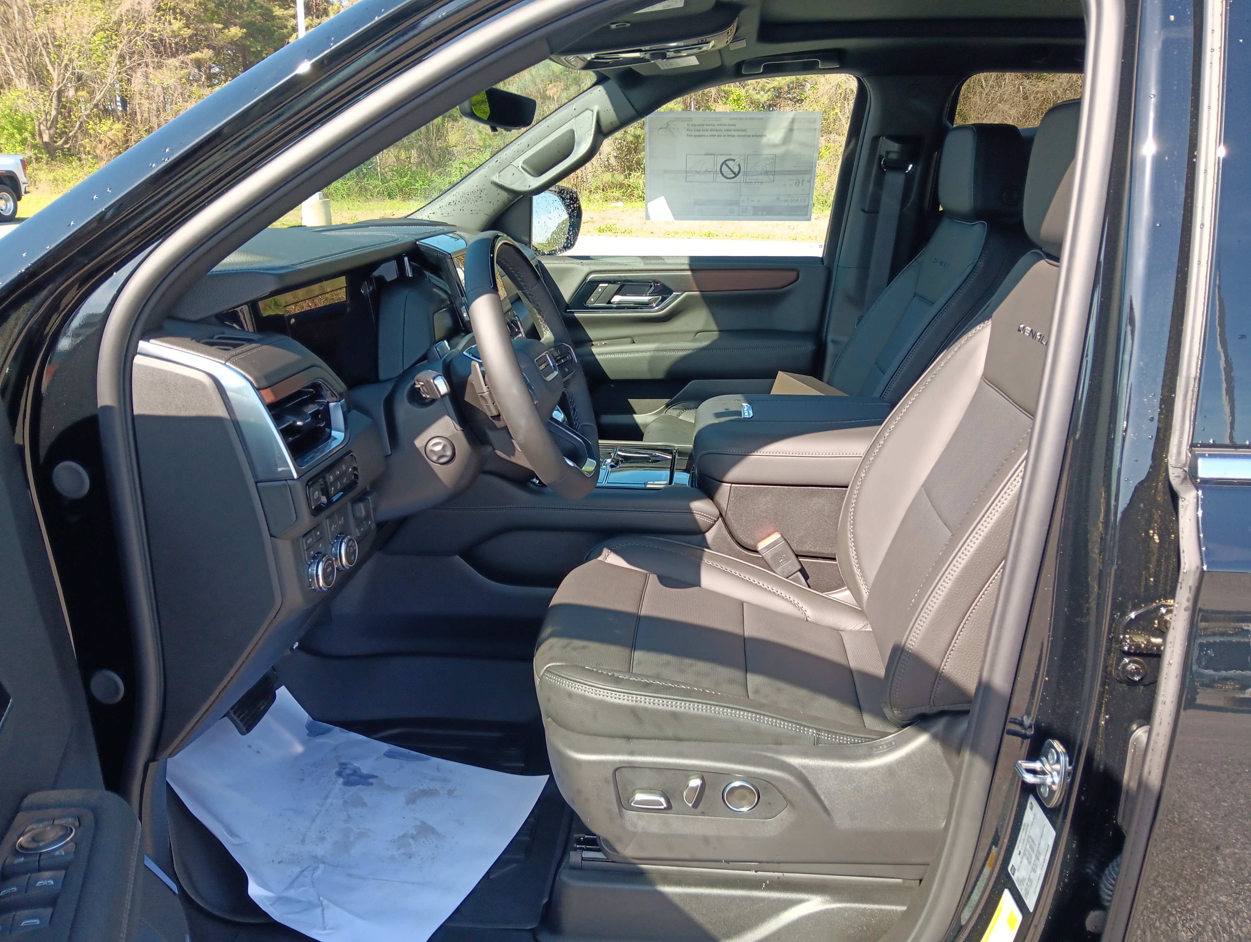 New 2026 GMC Yukon XL Denali image 7