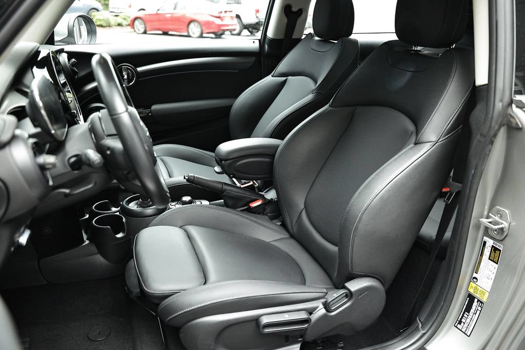 Used 2024 MINI Cooper 2-Door Hardtop FWD image 20