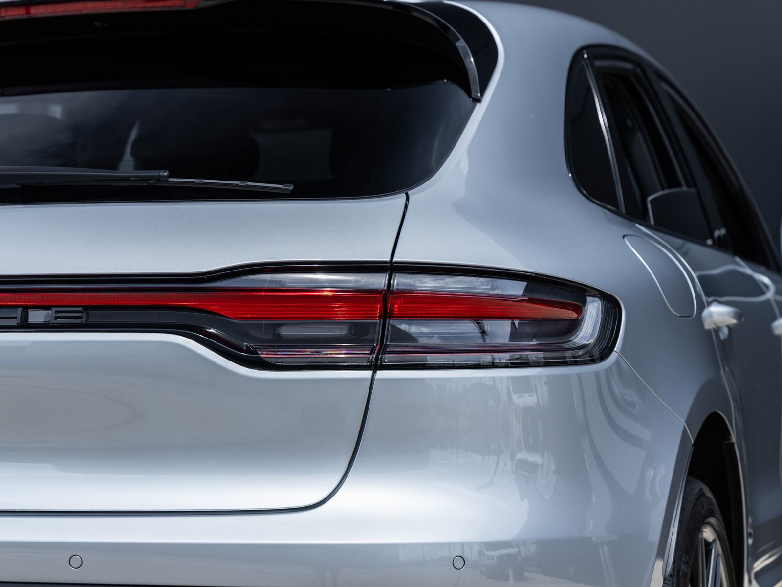 Certified 2025 Porsche Macan image 16
