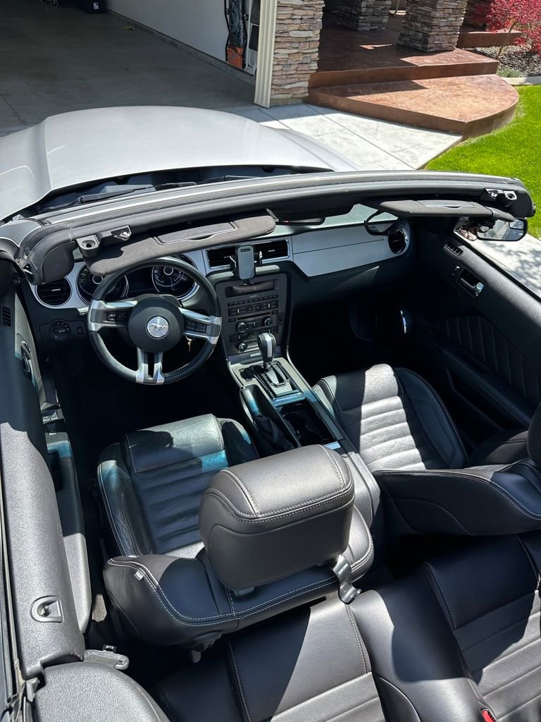 Used 2013 Ford Mustang Premium RWD image 4