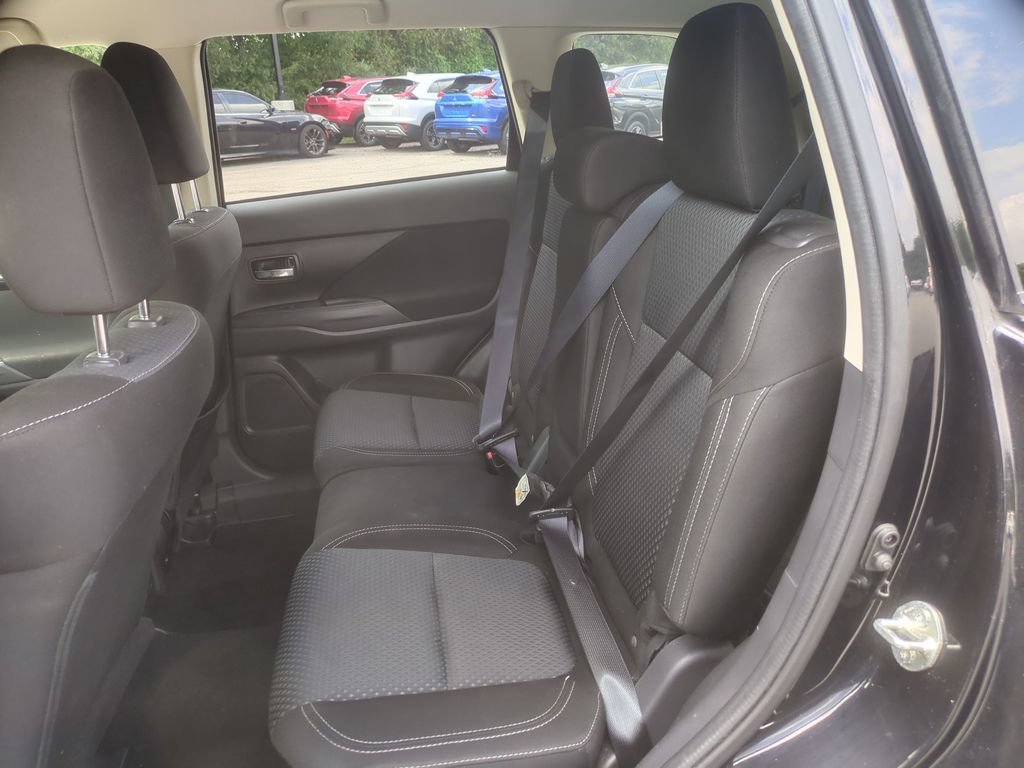Used 2020 Mitsubishi Outlander ES FWD image 13