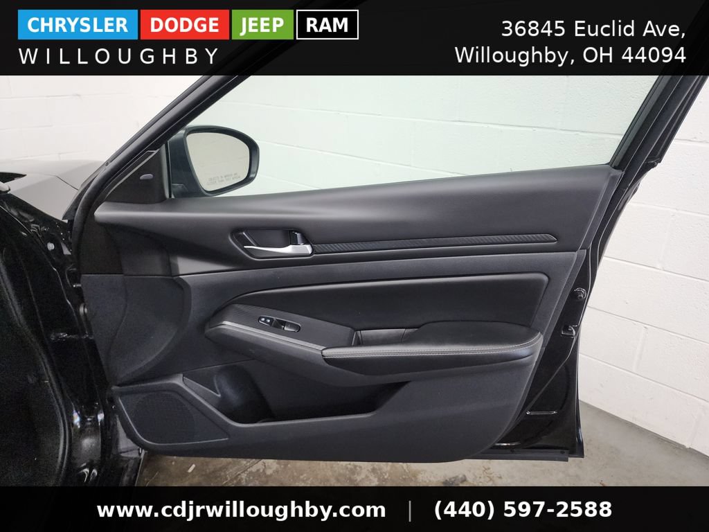 Used 2025 Nissan Altima 2.5 SV AWD/4WD image 34