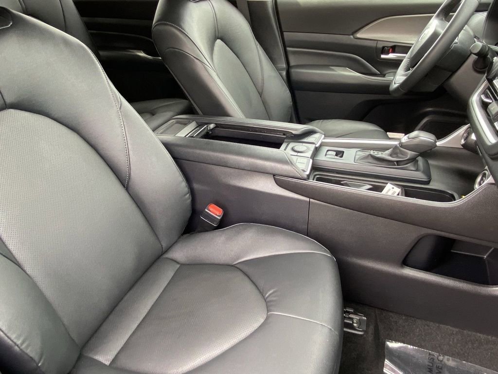 Certified 2025 Toyota Grand Highlander FWD image 16