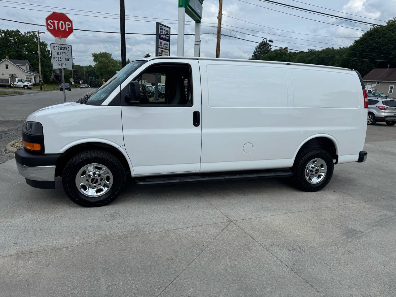 Used 2017 GMC Savana 2500 RWD image 2