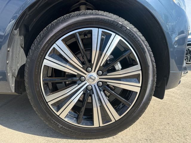 Used 2023 Volvo XC60 B5 Plus image 11