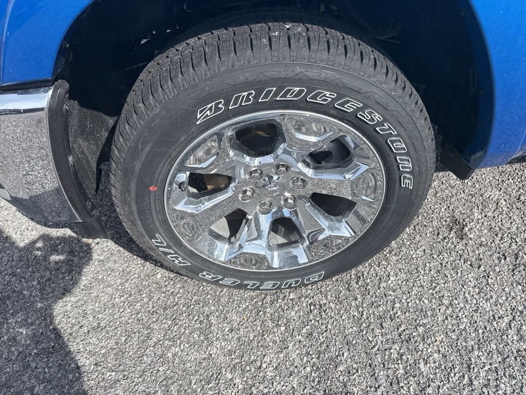 New 2026 RAM 1500 4x4 Crew Cab image 9