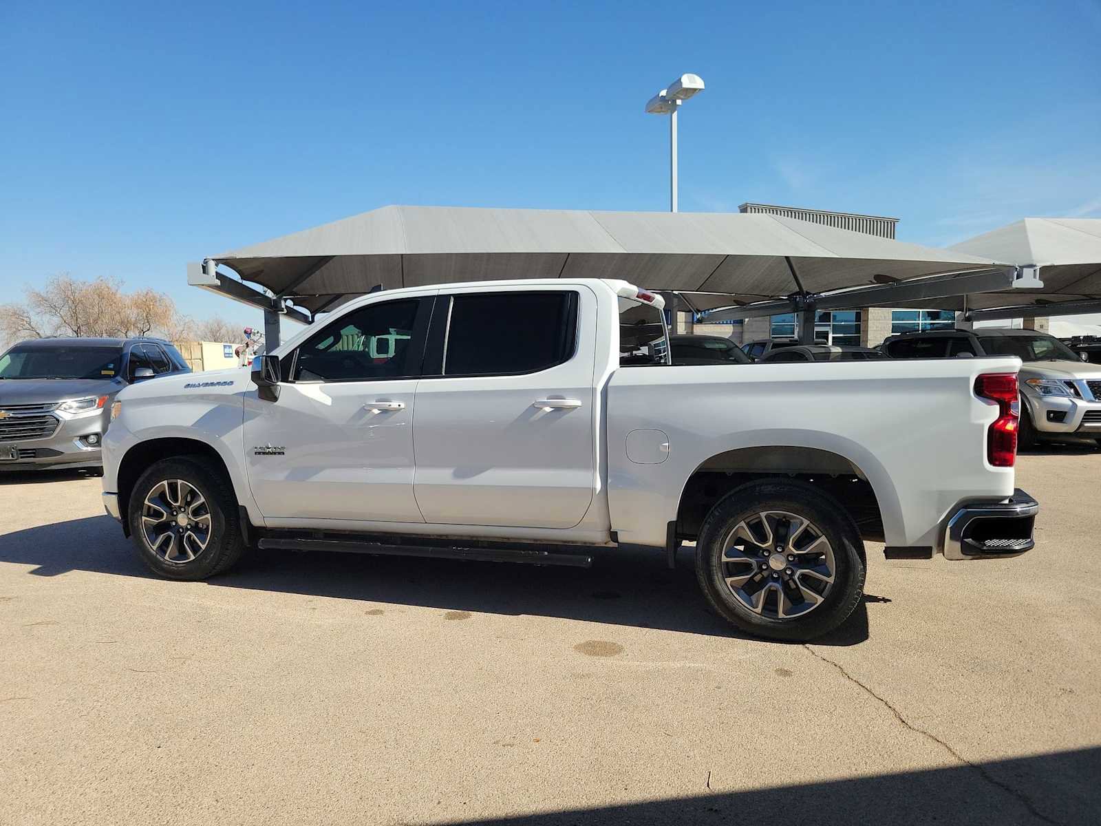 Used 2022 Chevrolet Silverado 1500 LT image 3