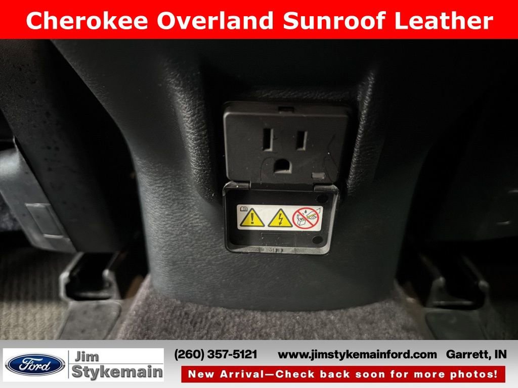 Used 2016 Jeep Cherokee Overland image 32