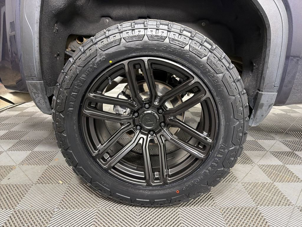 Used 2025 GMC Sierra 1500 SLT image 15