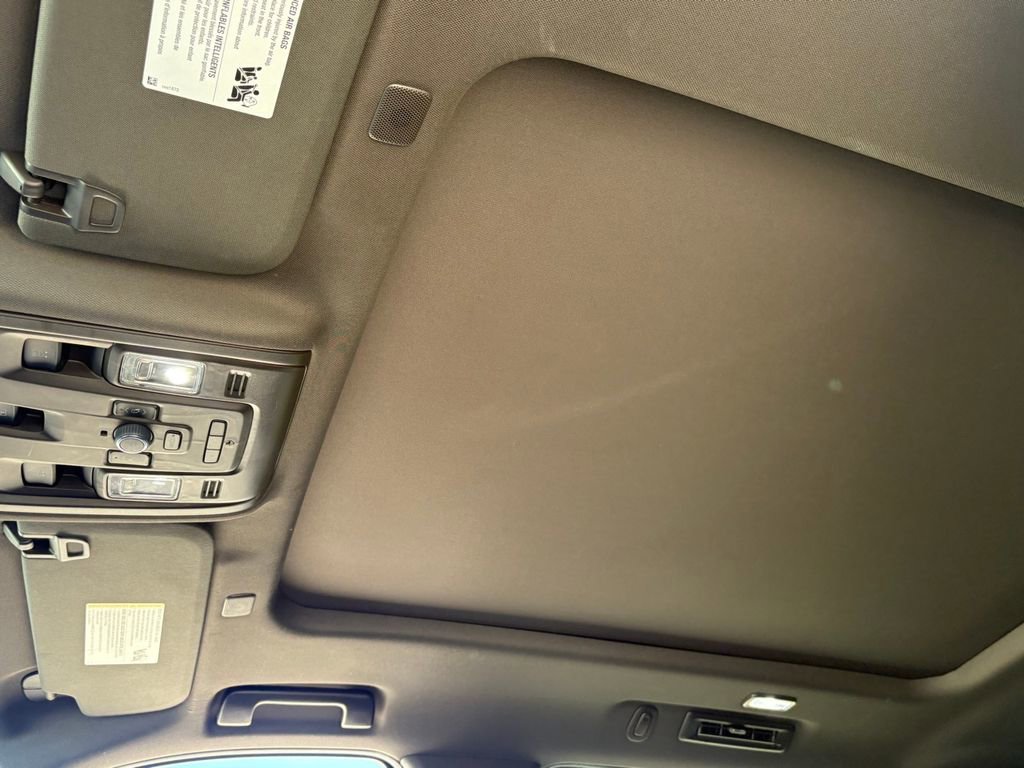 Used 2022 Chevrolet Tahoe Z71 w/ Luxury Package image 37