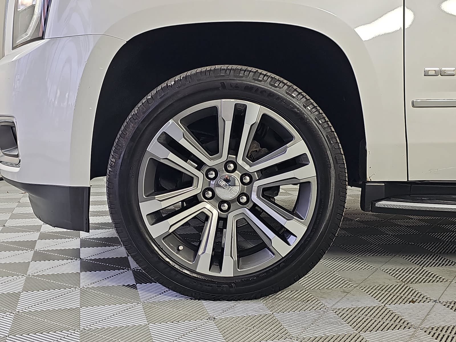 Used 2020 GMC Yukon XL Denali w/ Open Road Package RWD image 10