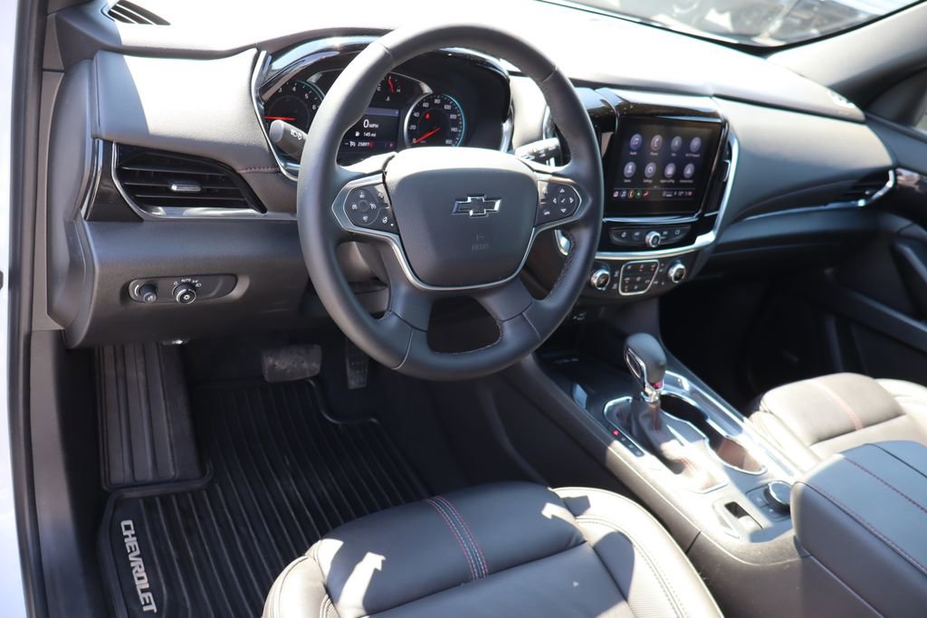 Used 2023 Chevrolet Traverse RS image 5