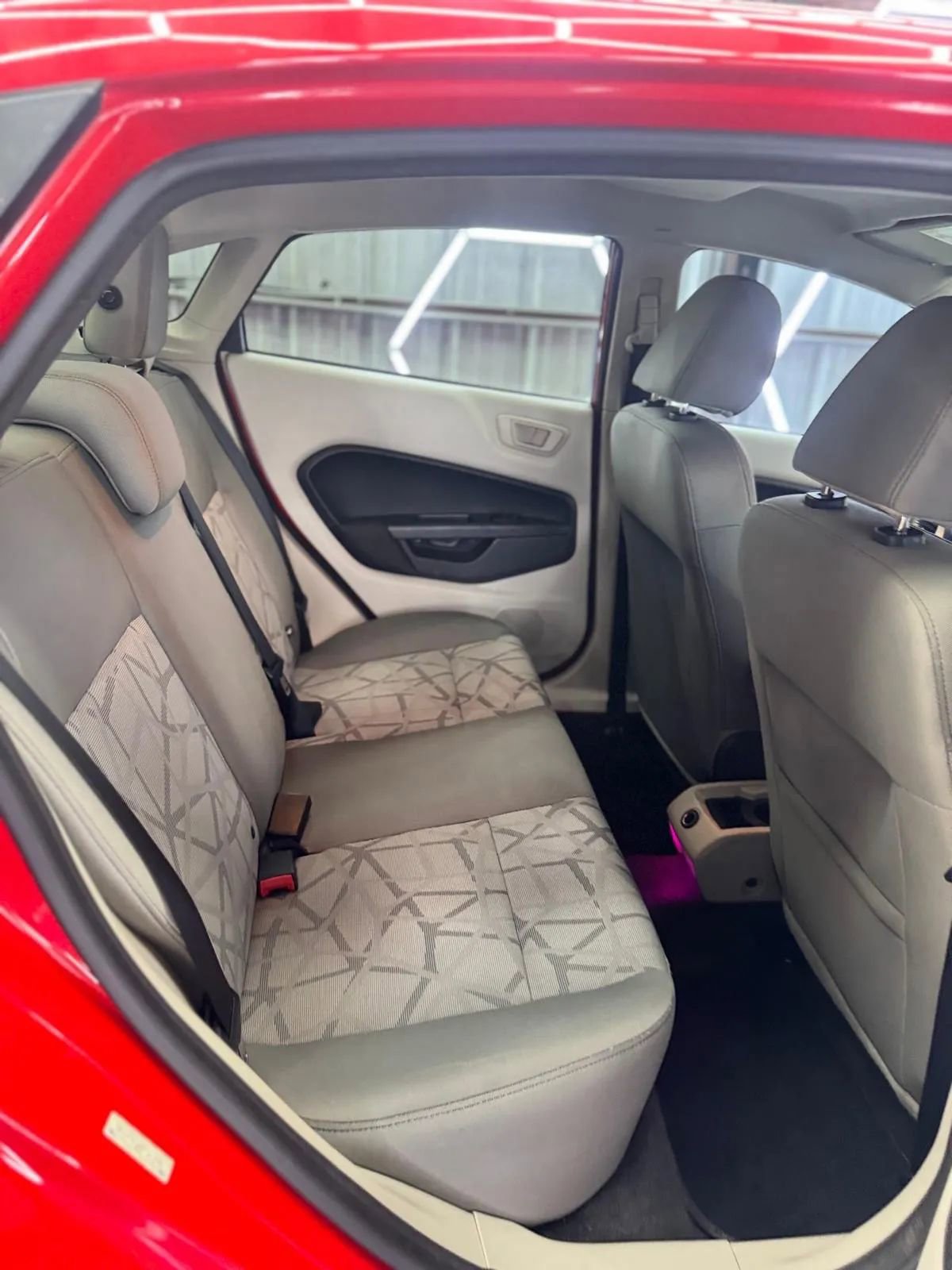 Used 2013 Ford Fiesta SE image 37