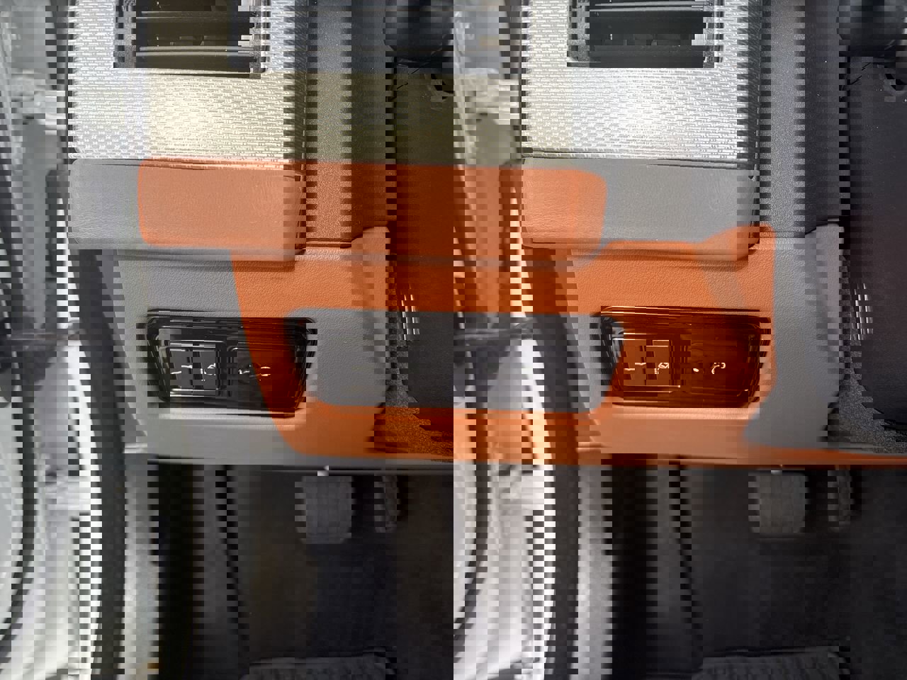 Used 2018 Jaguar XF Portfolio image 15