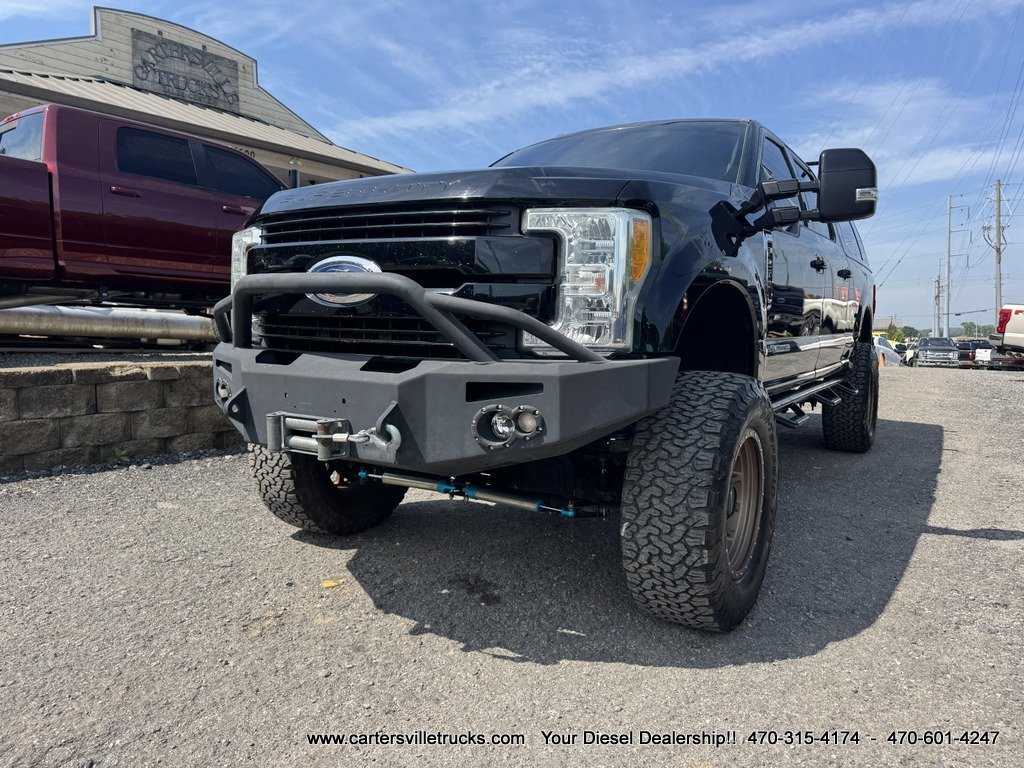 Used 2017 Ford F250 Lariat w/ Lariat Value Package AWD/4WD image 3