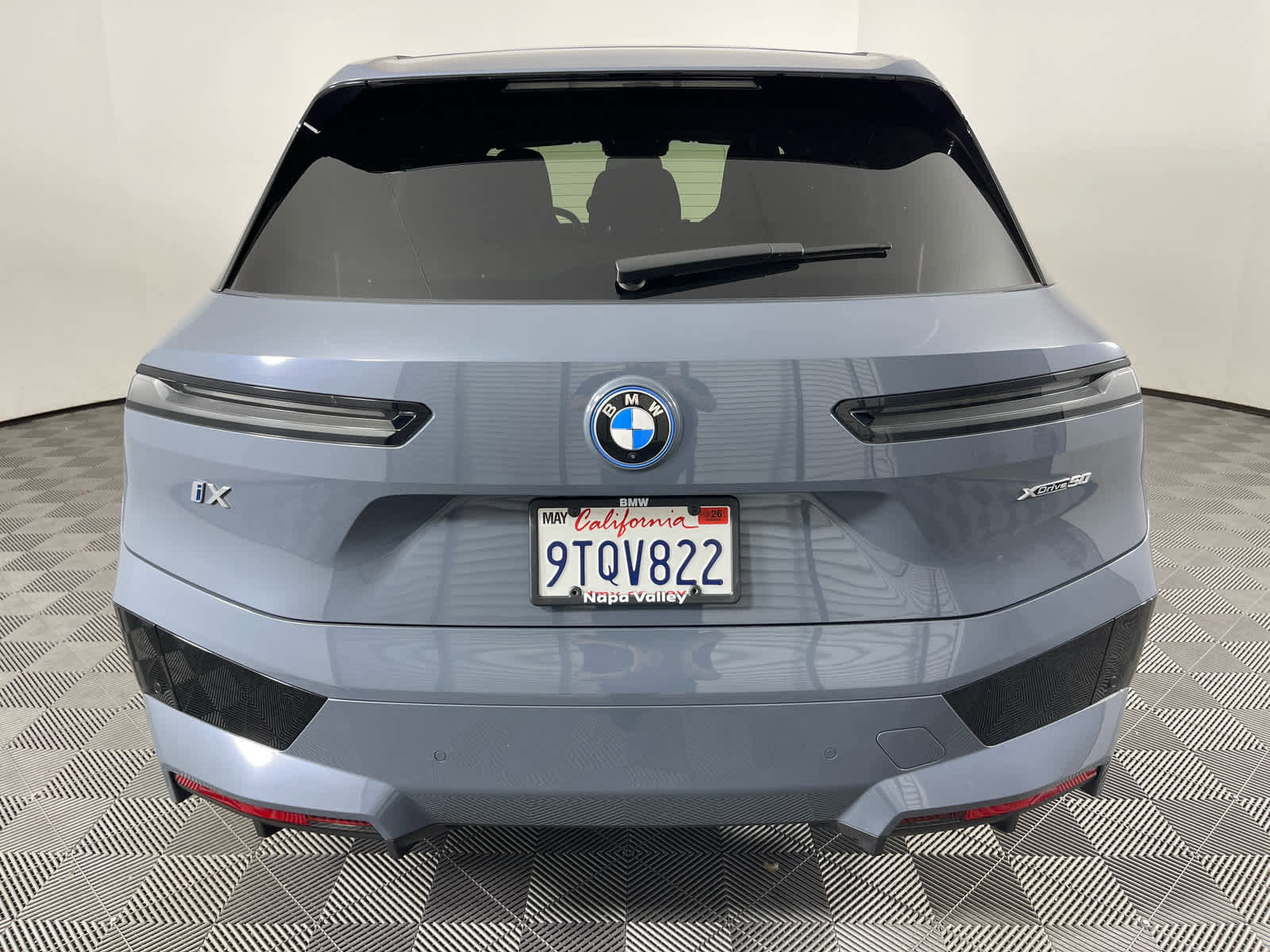 Certified 2025 BMW iX xDrive50 w/ Sport Package AWD/4WD image 4