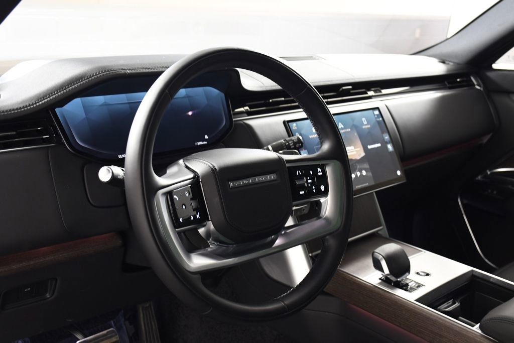 Certified 2025 Land Rover Range Rover SE image 13
