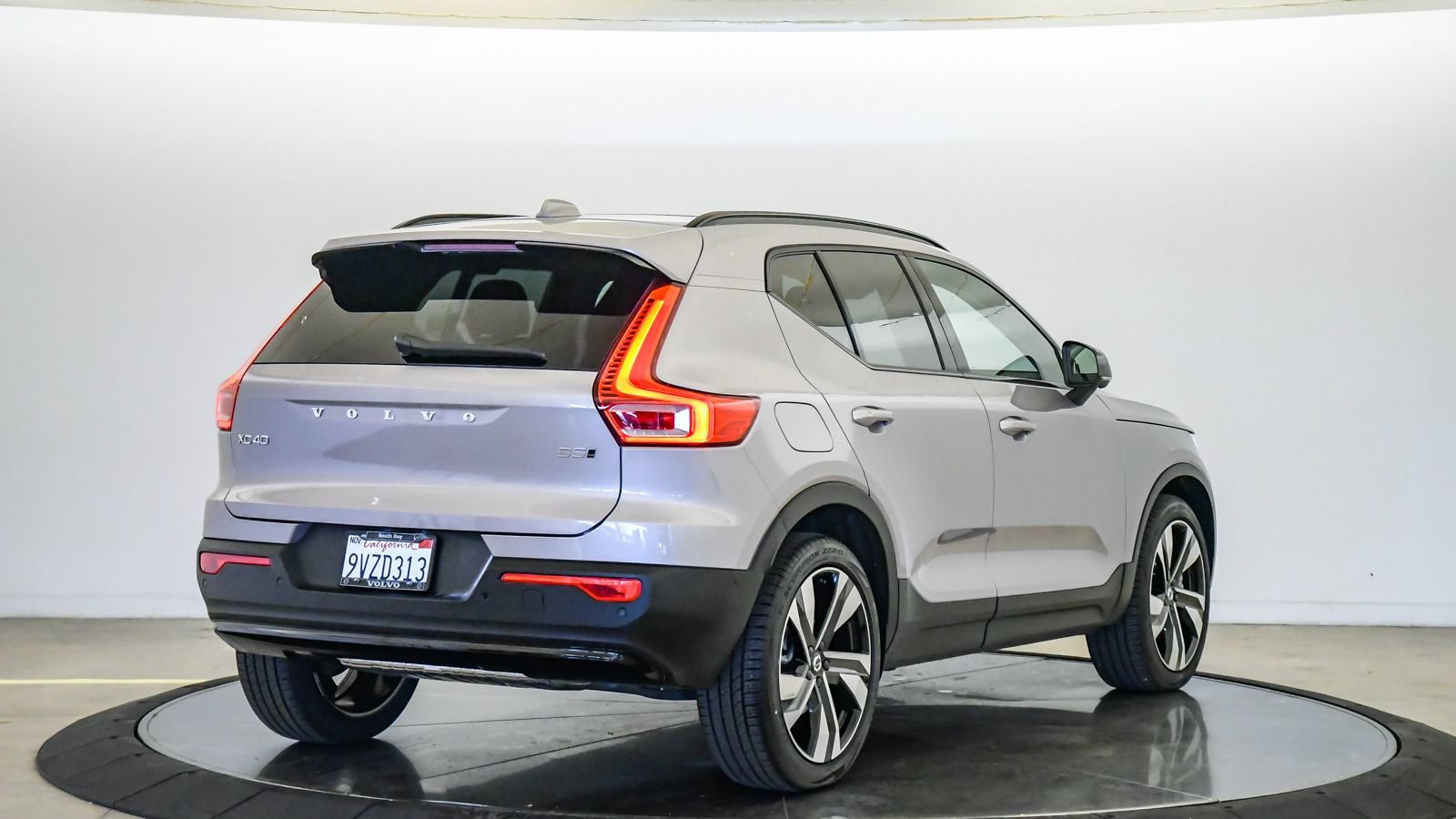 Certified 2026 Volvo XC40 B5 Ultra w/ Protection Package Premier AWD/4WD image 5