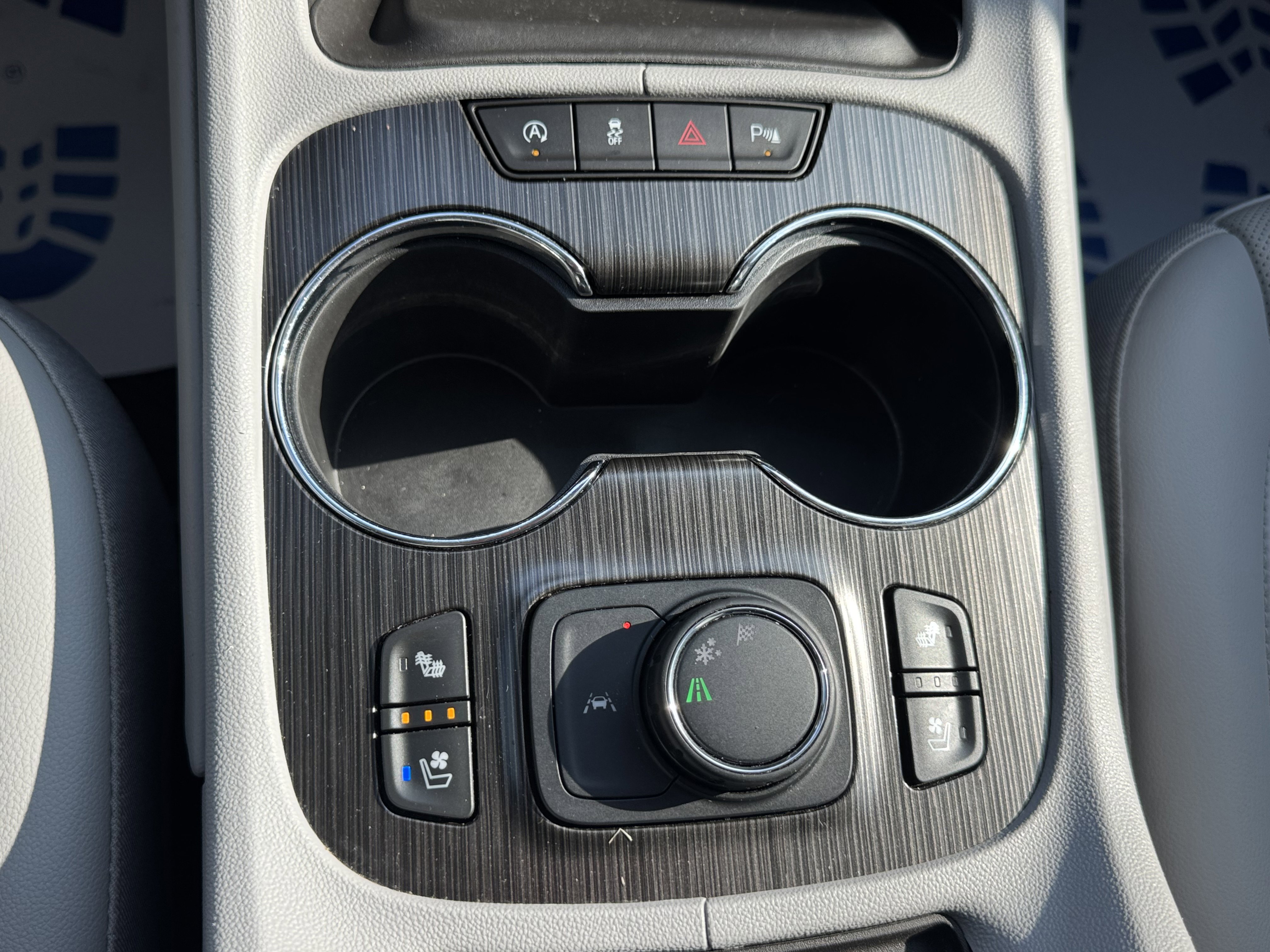 Used 2023 GMC Acadia SLT w/ Preferred Package FWD image 21