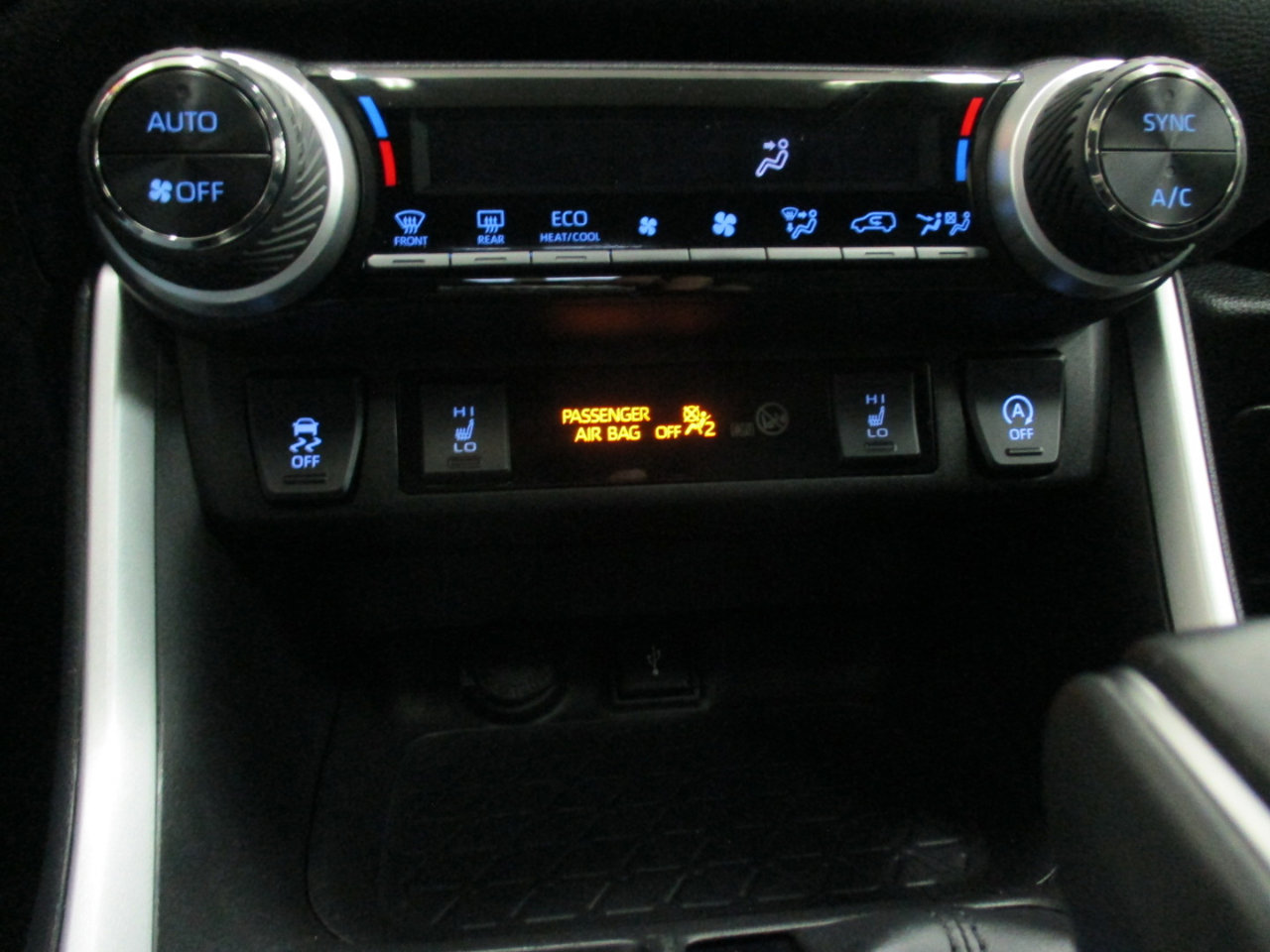 Used 2021 Toyota RAV4 XLE Premium image 24