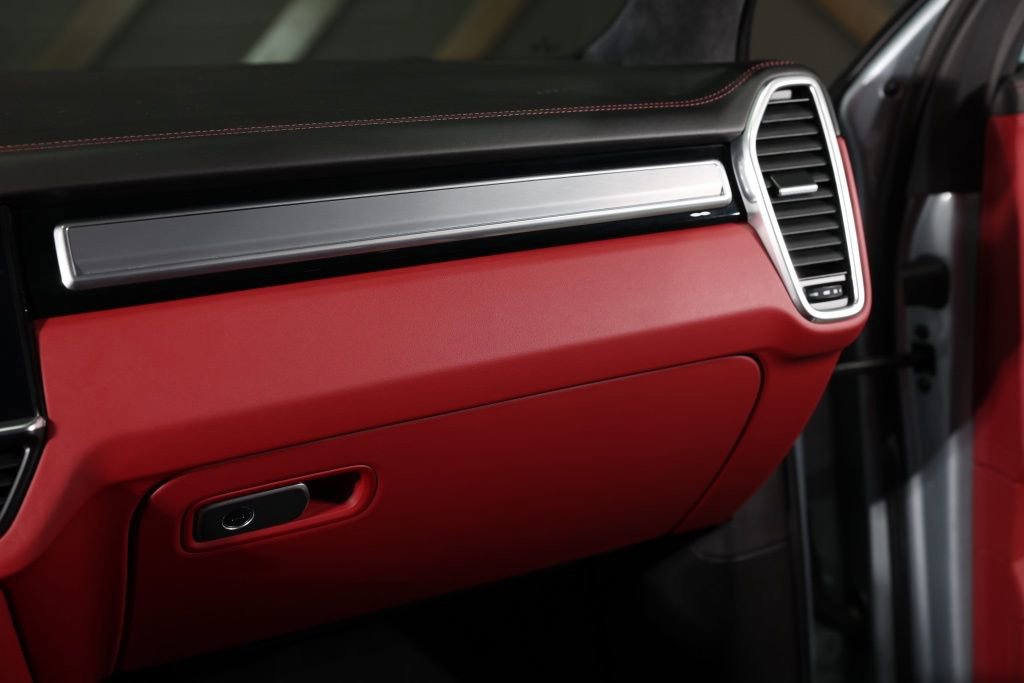 Used 2022 Porsche Cayenne Turbo image 41