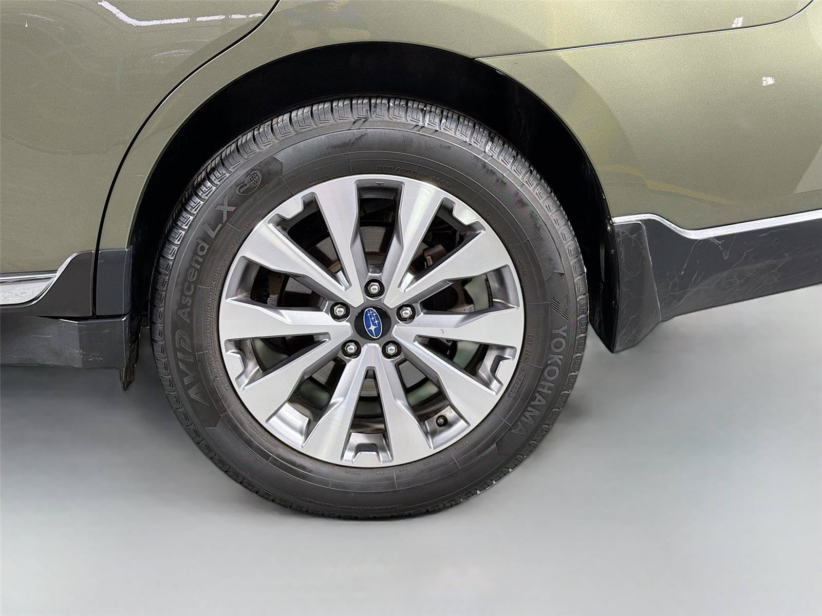 Used 2017 Subaru Outback 3.6R Touring w/ Popular Package #5A AWD/4WD image 29