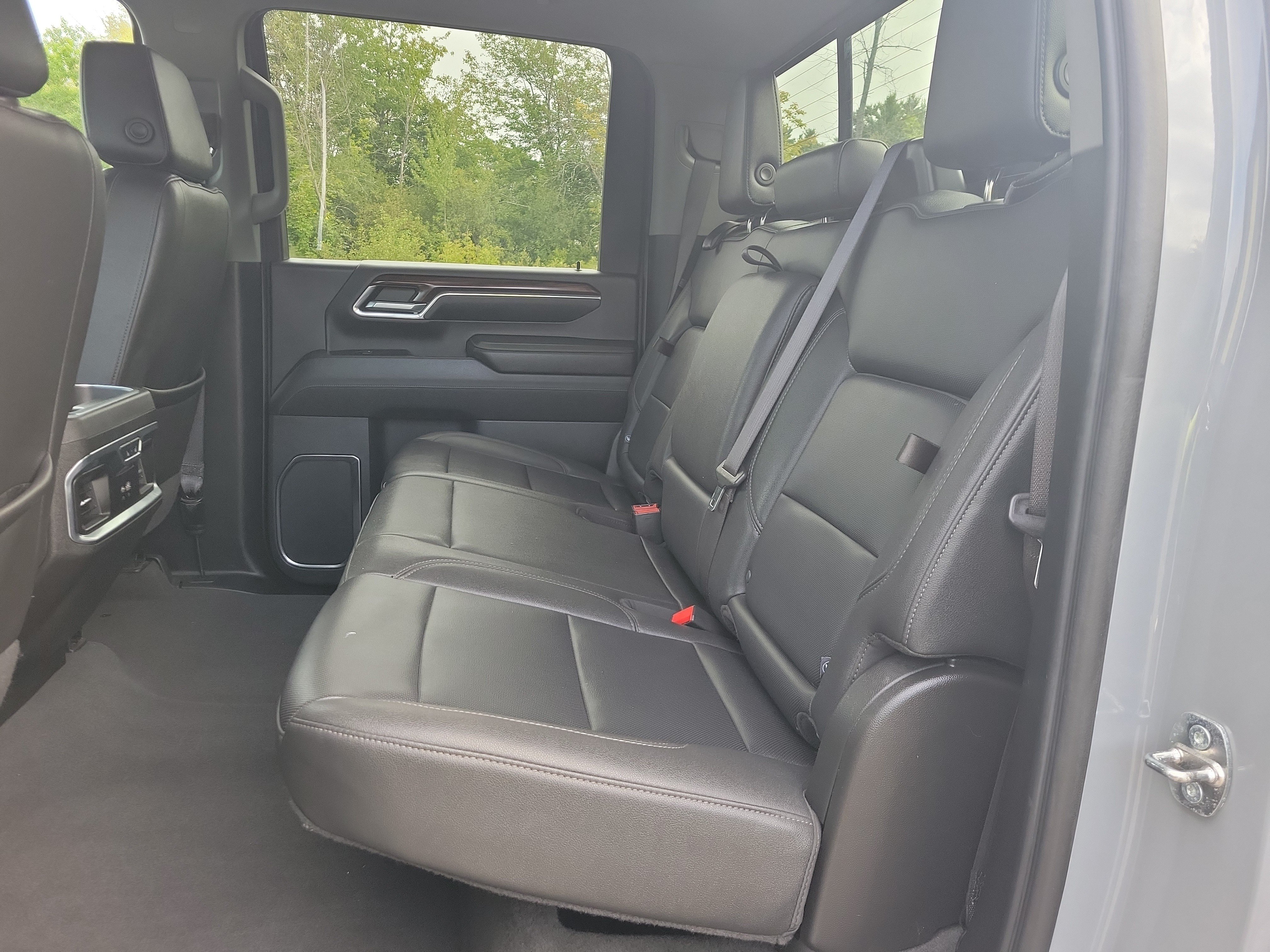 Used 2024 GMC Sierra 2500 SLT w/ SLT Premium Package AWD/4WD image 16