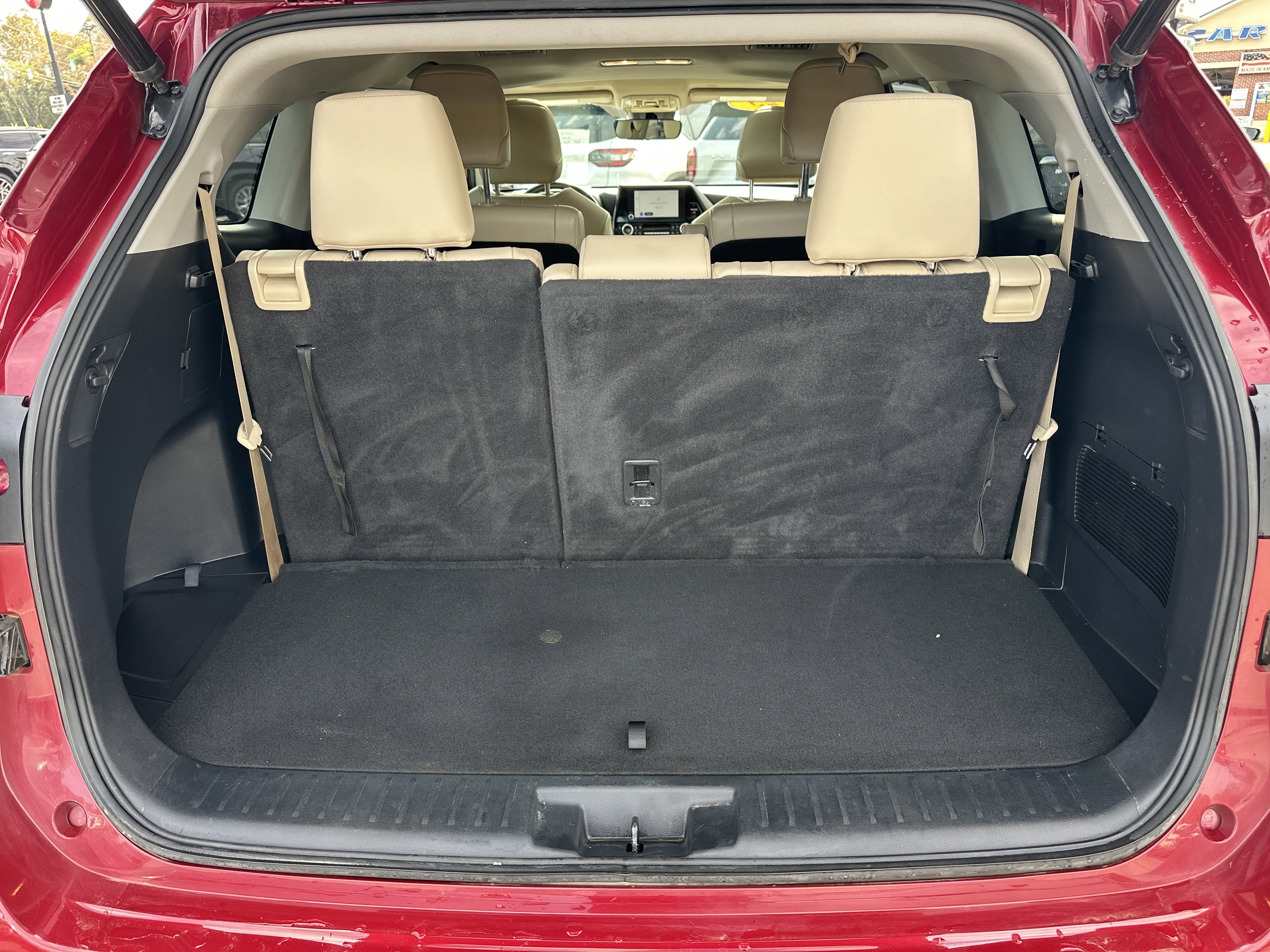 Used 2023 Toyota Highlander XLE image 19