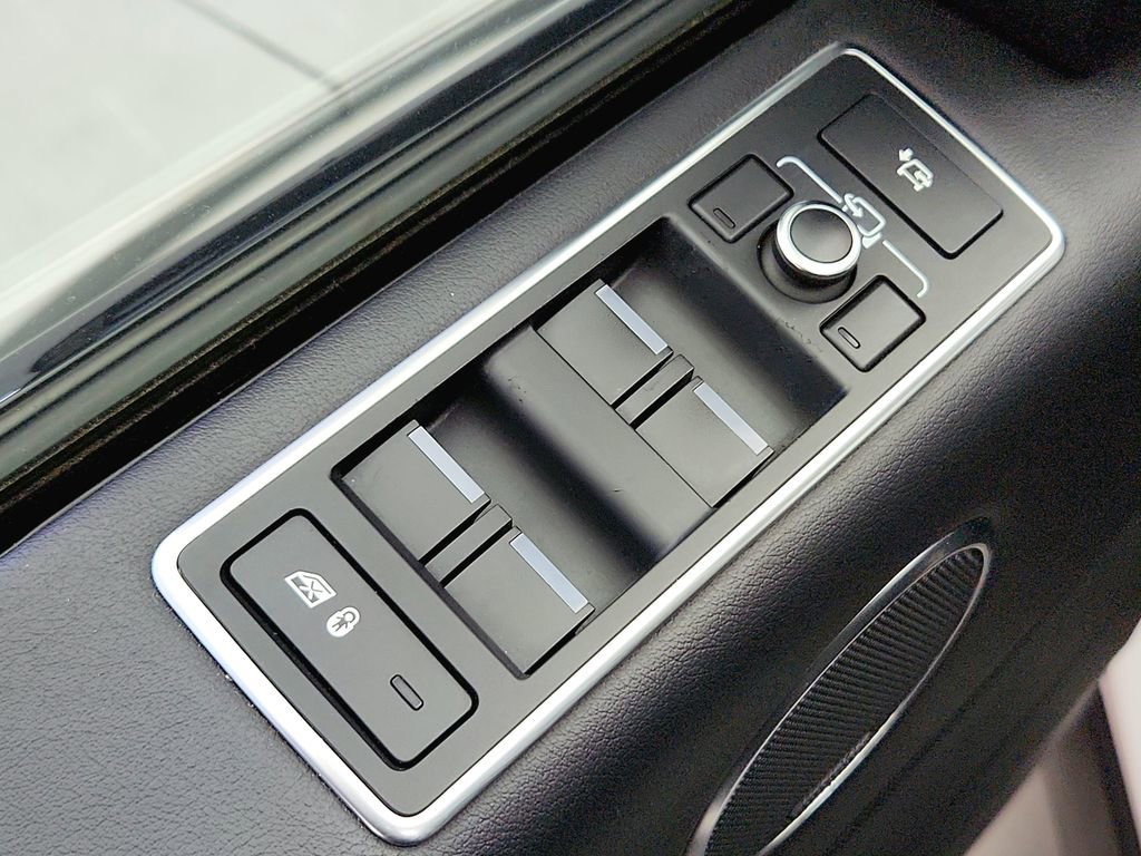 Used 2017 Land Rover Range Rover Supercharged AWD/4WD image 28