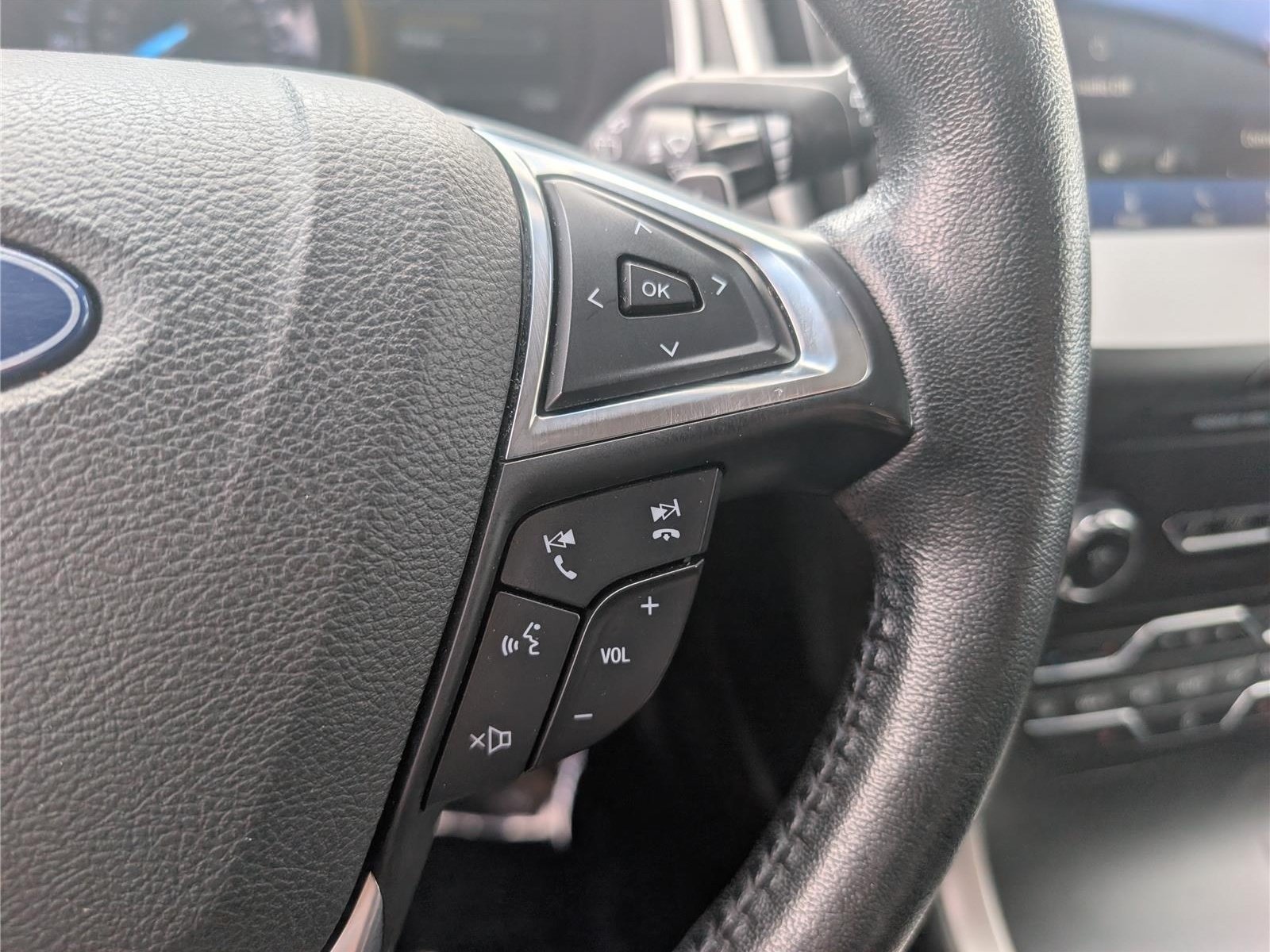 Used 2019 Ford Edge SEL w/ Equipment Group 201A AWD/4WD image 23