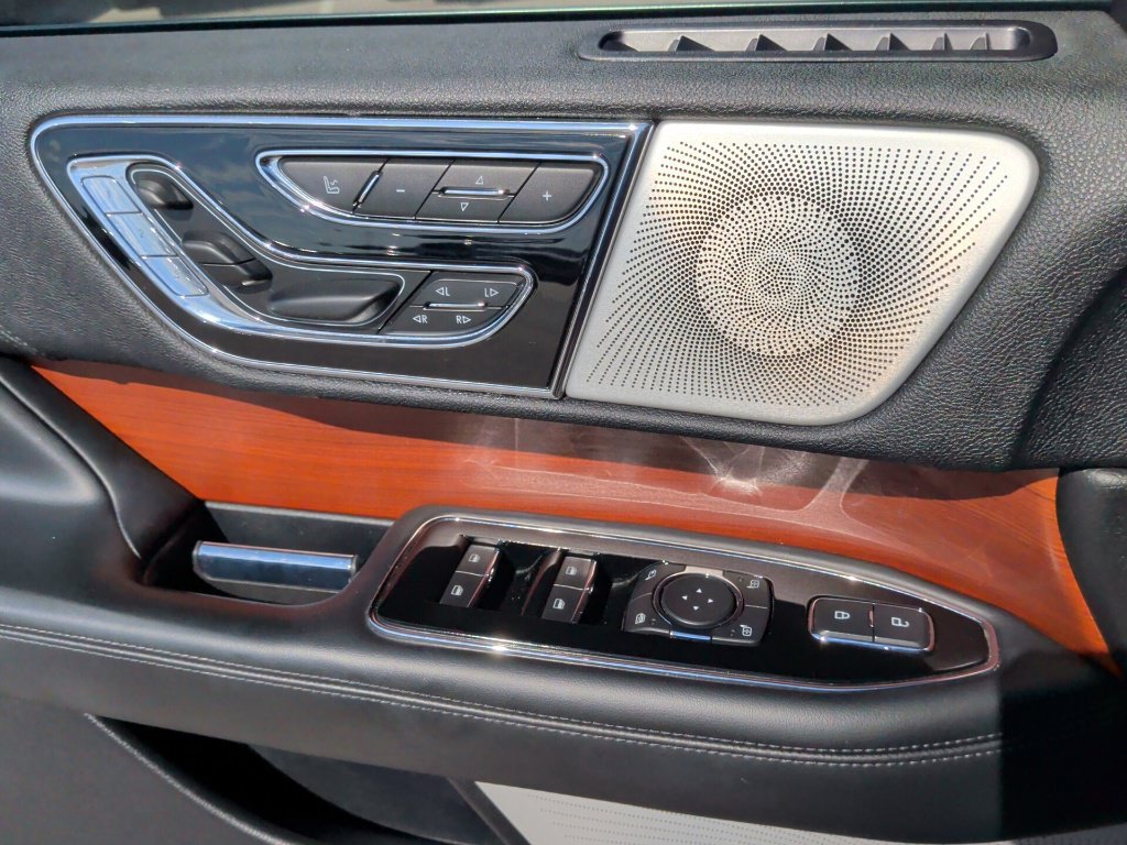 Used 2020 Lincoln Navigator Reserve w/ Luxury Package RWD image 12