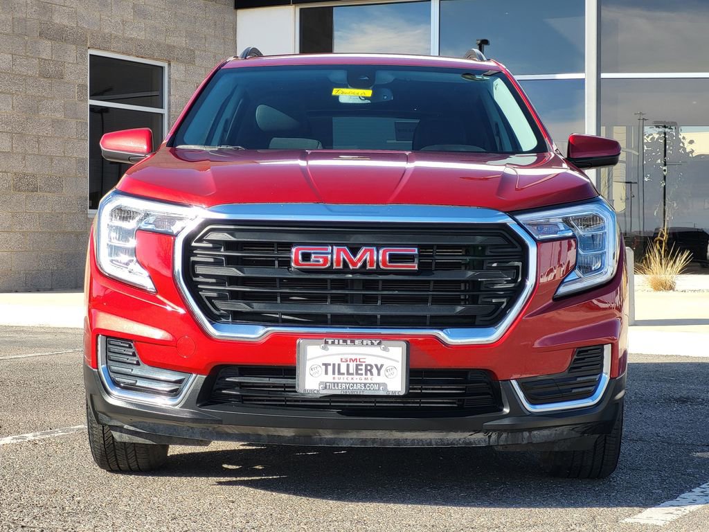 Used 2023 GMC Terrain SLE w/ Driver Convenience Package image 3