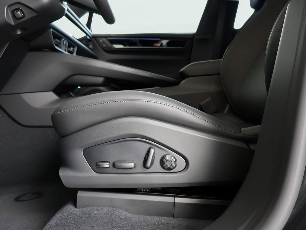 Certified 2025 Porsche Macan 4S Electric image 39