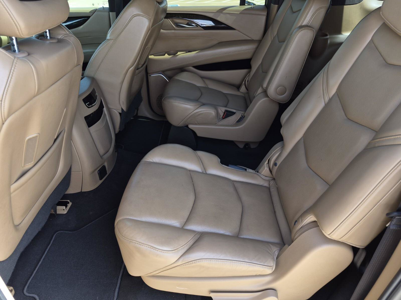 Used 2019 Cadillac Escalade ESV Platinum AWD/4WD image 16