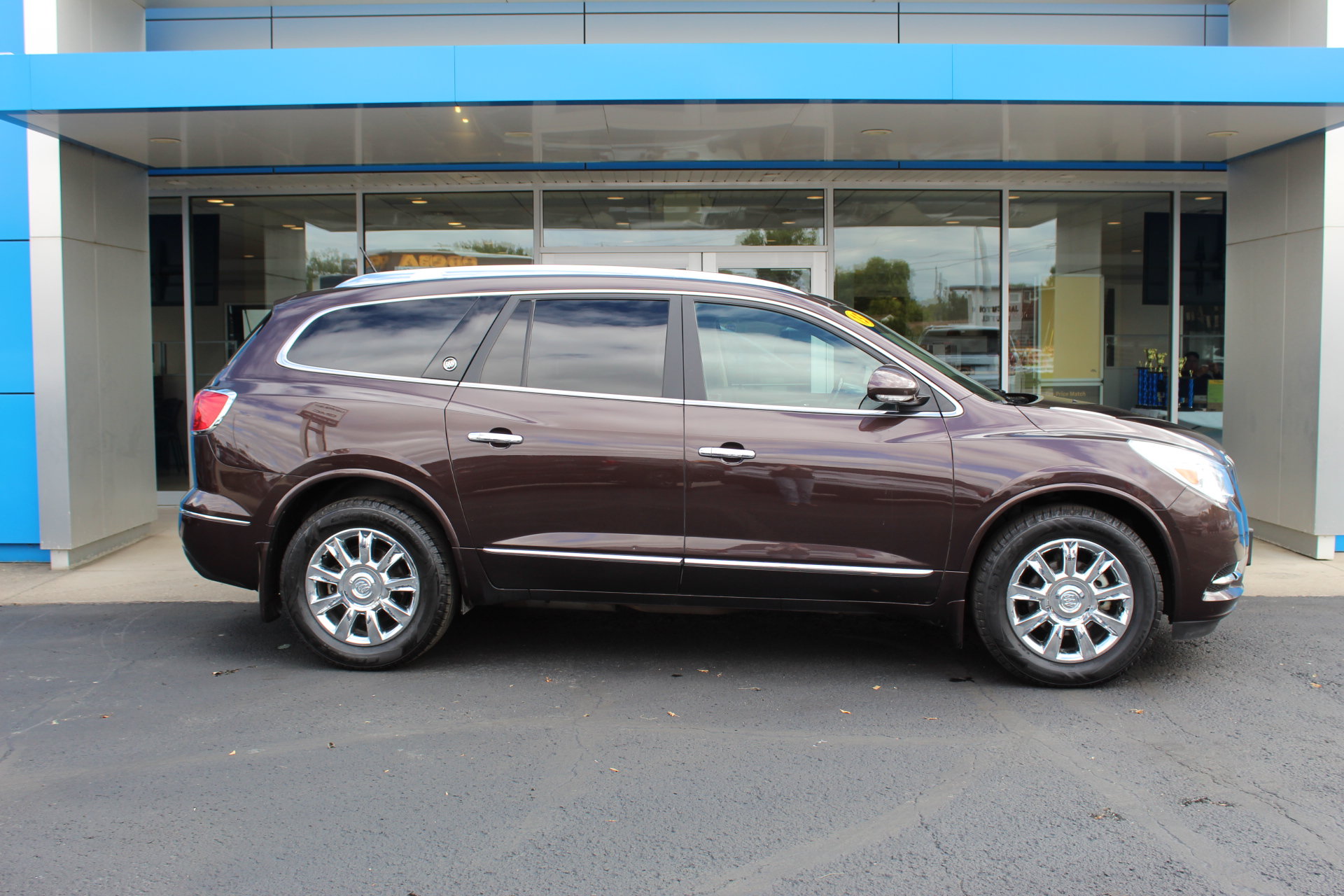 Used 2015 Buick Enclave Premium w/ Trailering Package AWD/4WD image 2