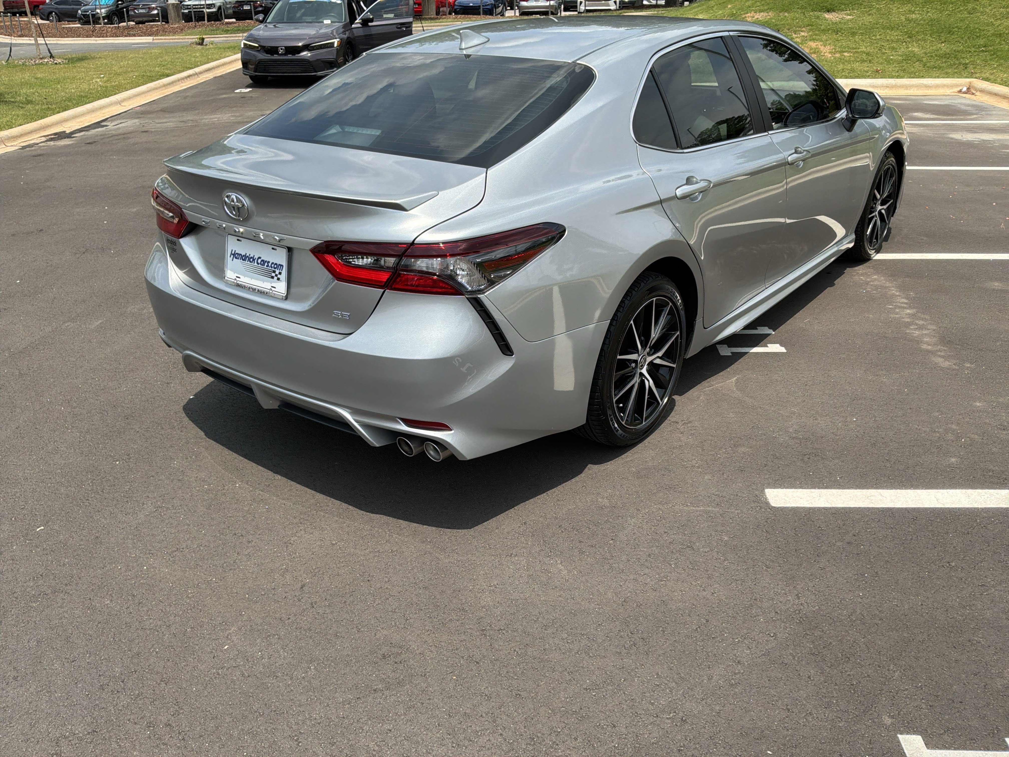 Used 2023 Toyota Camry SE w/ Convenience Package FWD image 10
