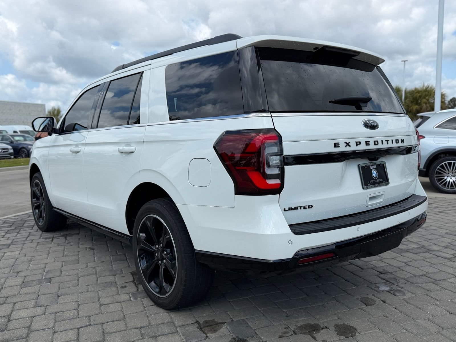 Used 2023 Ford Expedition Limited image 11