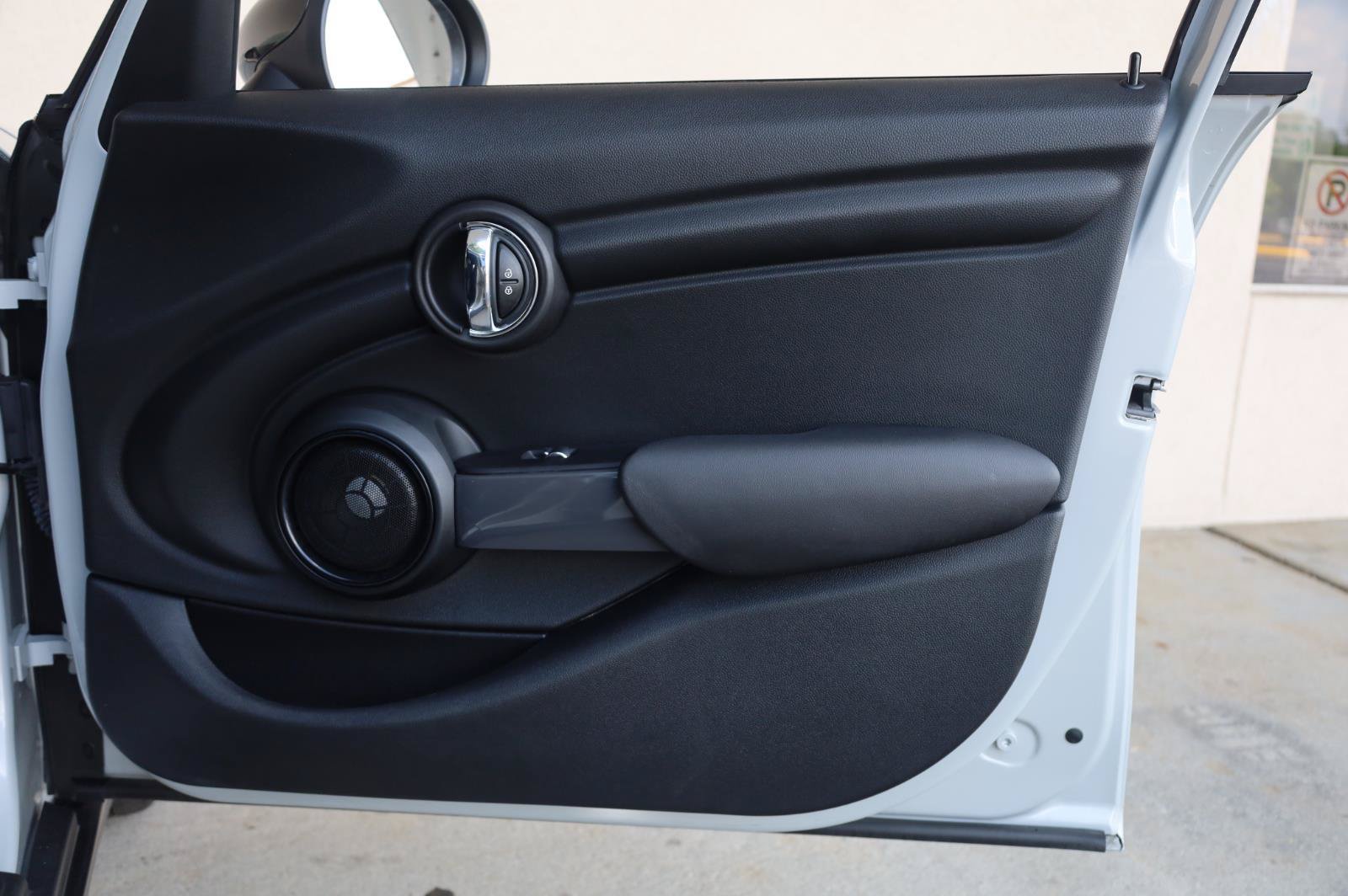 Used 2015 MINI Cooper 4-Door Hardtop FWD image 25
