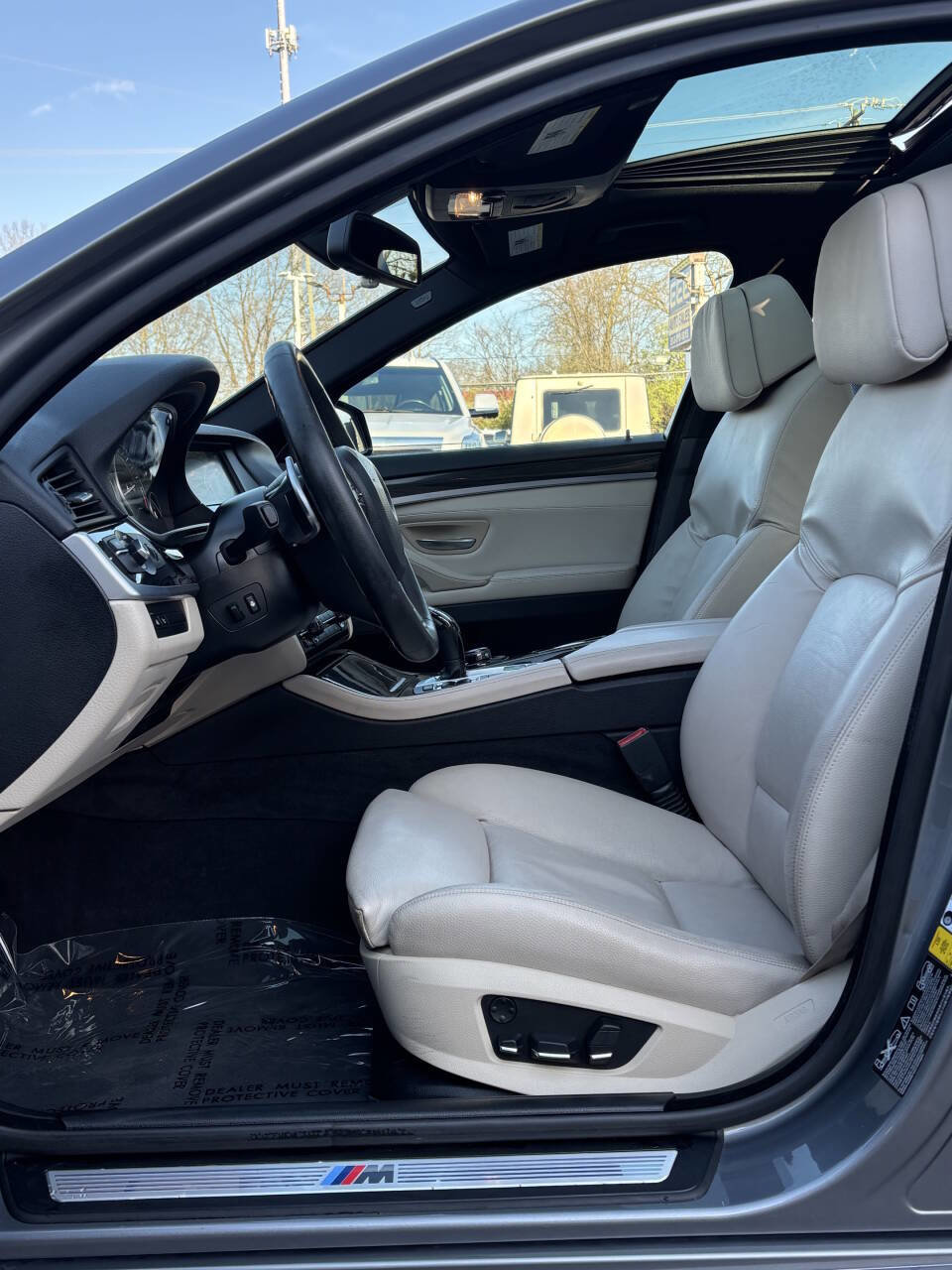 Used 2013 BMW 550i xDrive Sedan image 10