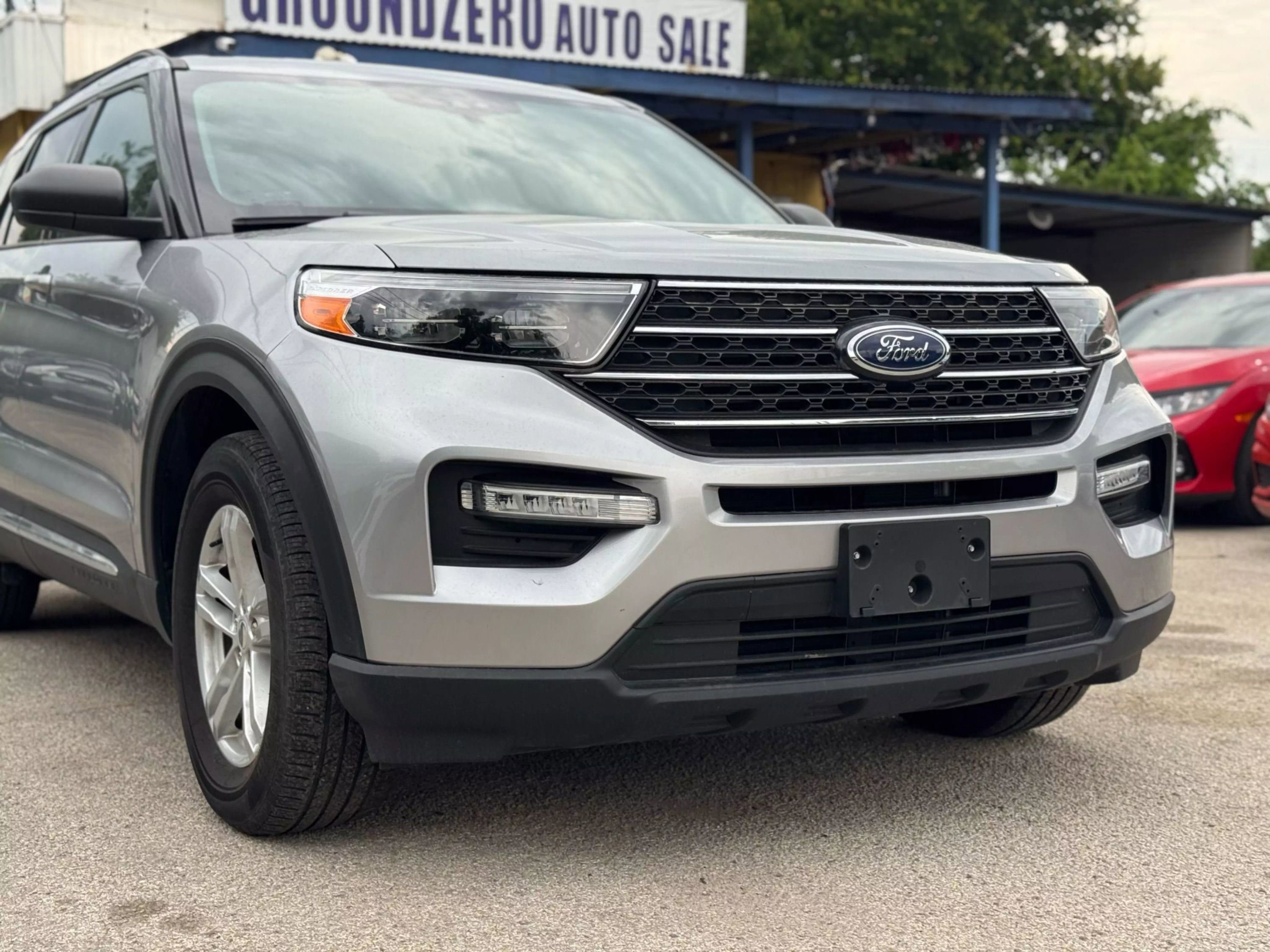 Used 2023 Ford Explorer XLT w/ Equipment Group 202A image 2