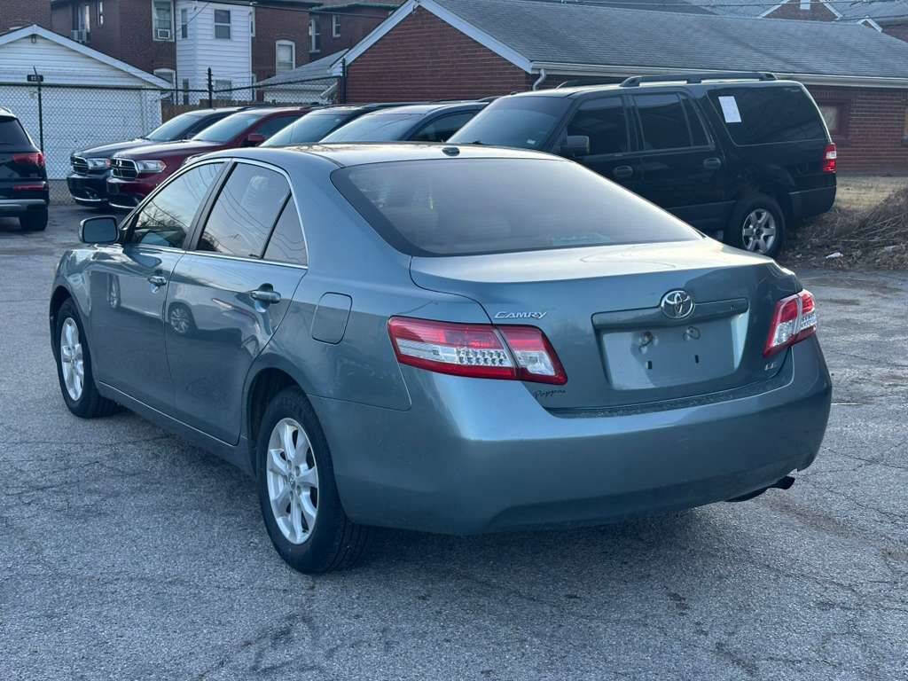 Used 2011 Toyota Camry image 6