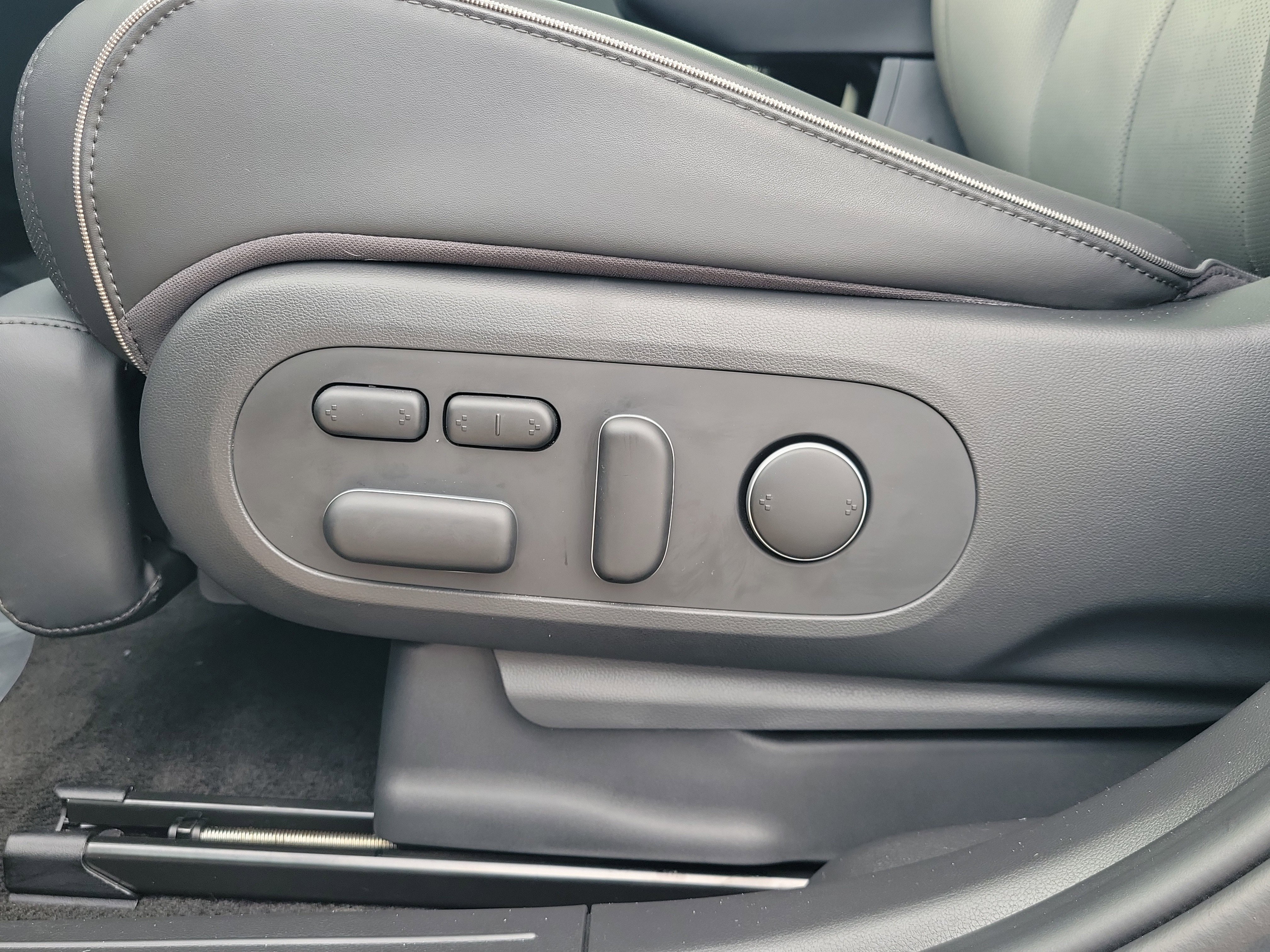 Certified 2023 Hyundai Ioniq 5 Limited w/ Cargo Package image 21