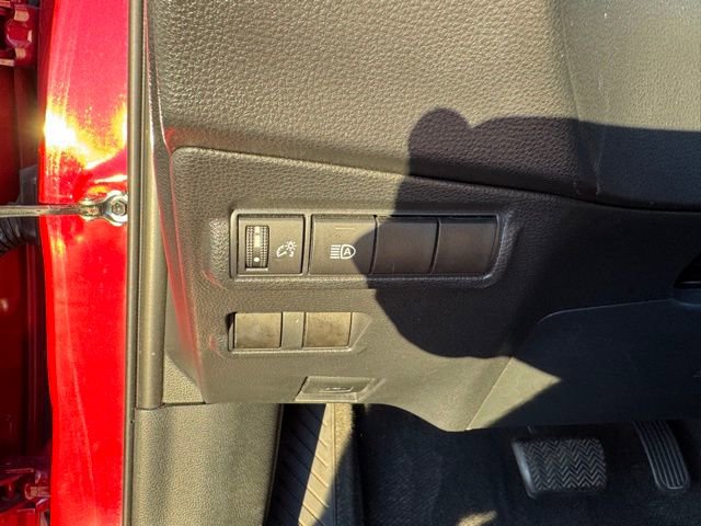 Used 2024 Toyota Corolla Cross XLE image 29