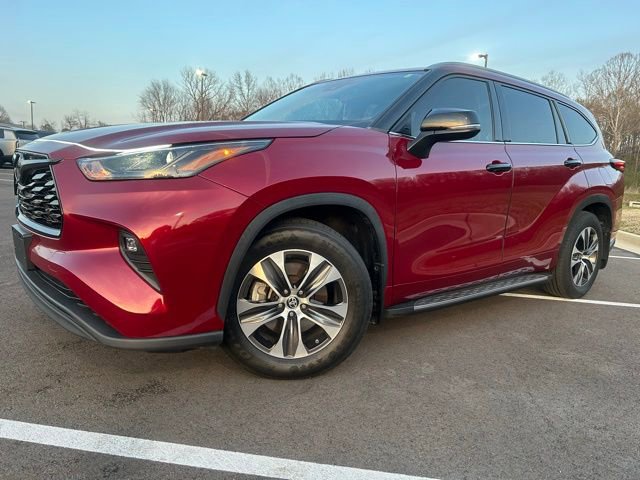 Used 2022 Toyota Highlander XLE image 12